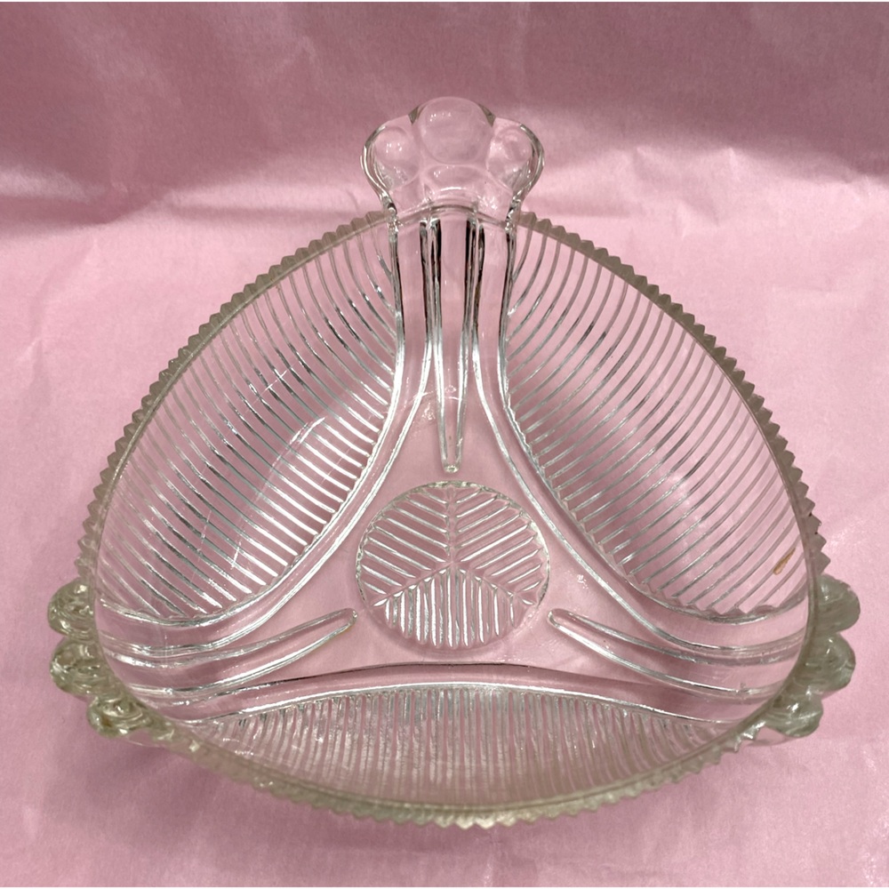 VTG 6” HAZEL ATLAS RIBBED TRIANGULAR BON BON DISH WITH HANDLE